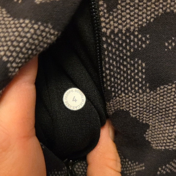 Lululemon Close To Crossing Long Sleeve Camo Size 4 - Picture 9 of 9